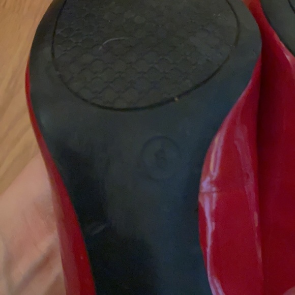 Red Heels - Picture 5 of 6